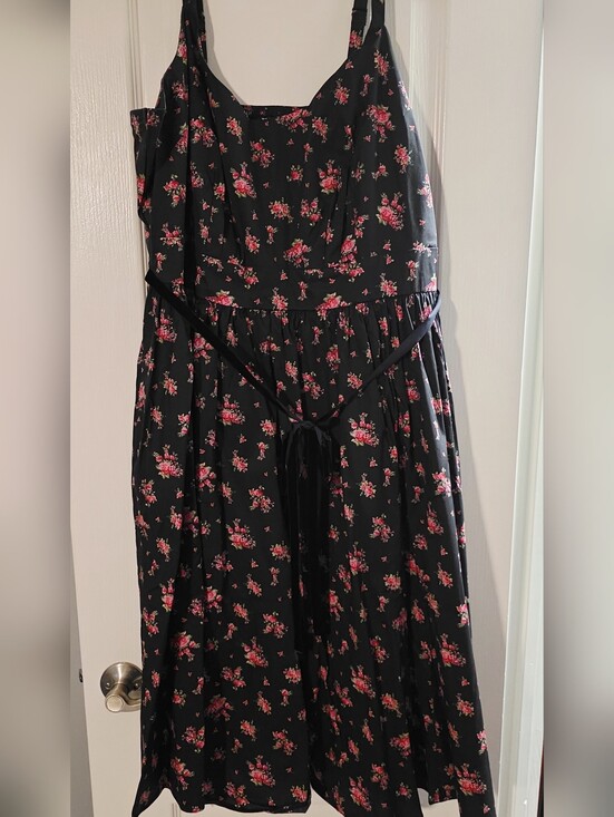 Torrid Curve Dresses & Skirts - Torrid Retro Chic Belted Swing Floral Dress Size 1
